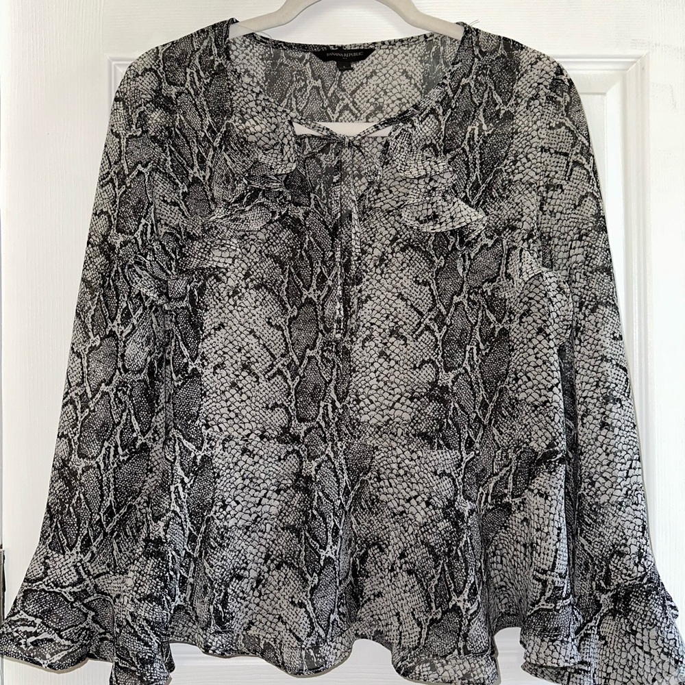 Women's Black and Gray Snake Print Top
